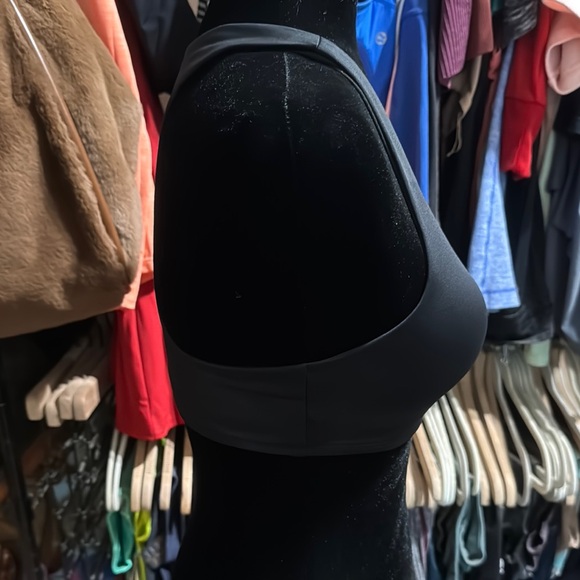 ALO Yoga Women's Black Sports Bra - Picture 5 of 7